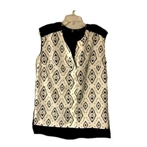 Milano Sleeveless Diamond Design High Low Too in Excellent Condition